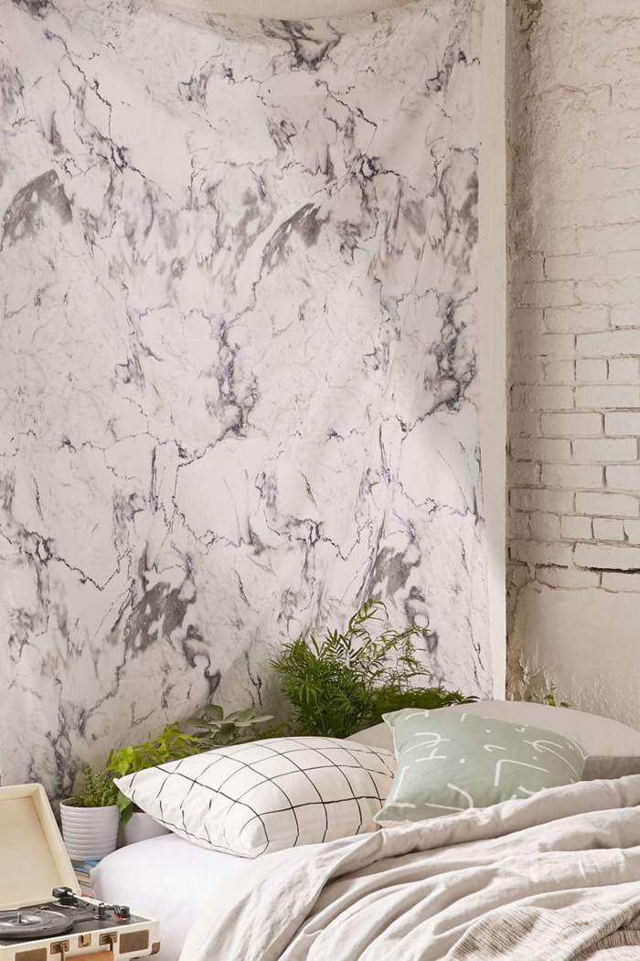 faux-marble-bedroom-wall