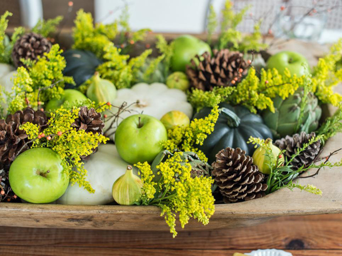 table-flower-arrangements-green-fruits