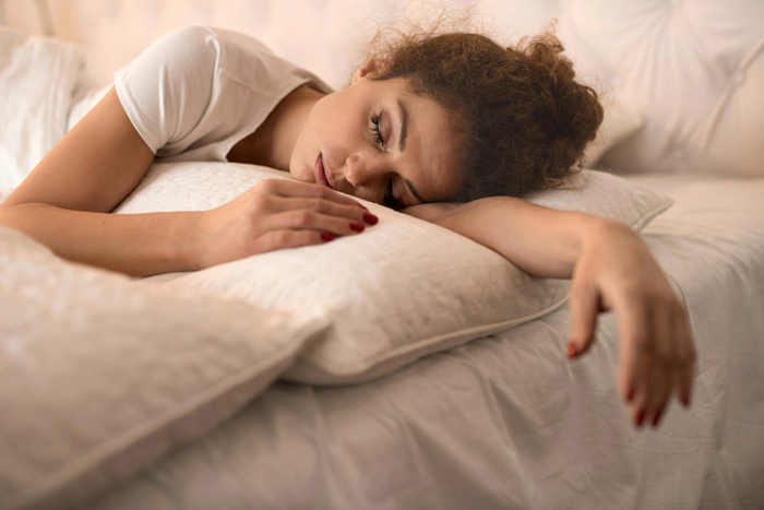 sleep-against-signs-of-fatigue-sleeping-woman