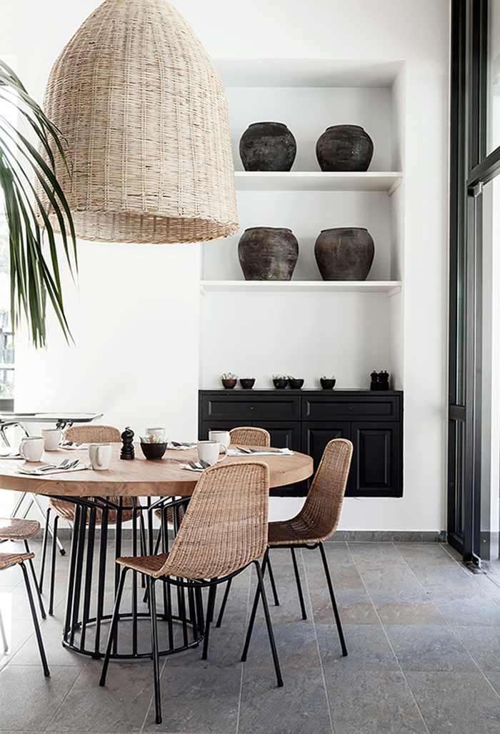 Mediterranean-style-dining-room-bright-home