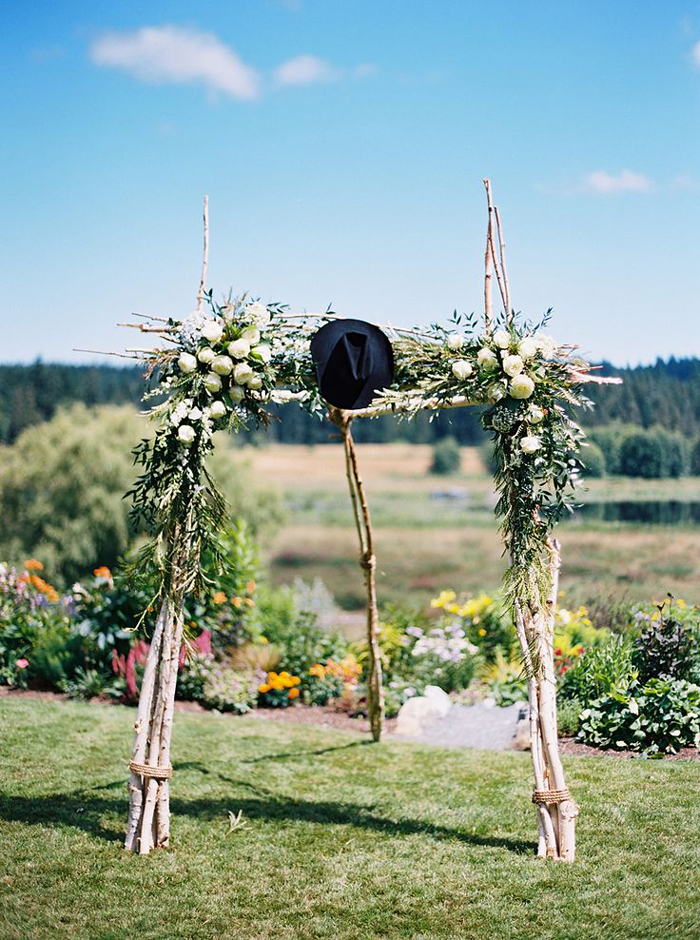 Rustic-Outdoor-Wedding-Altar