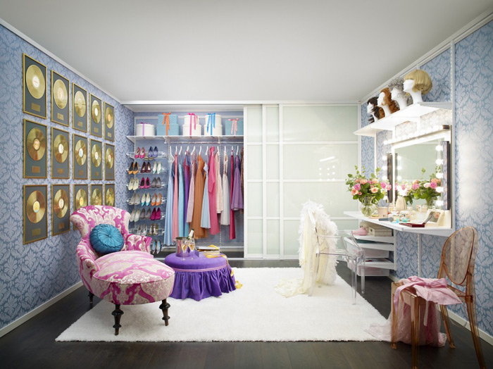 Small-Dressing-Room-Cozy-Women-Dressing-Room