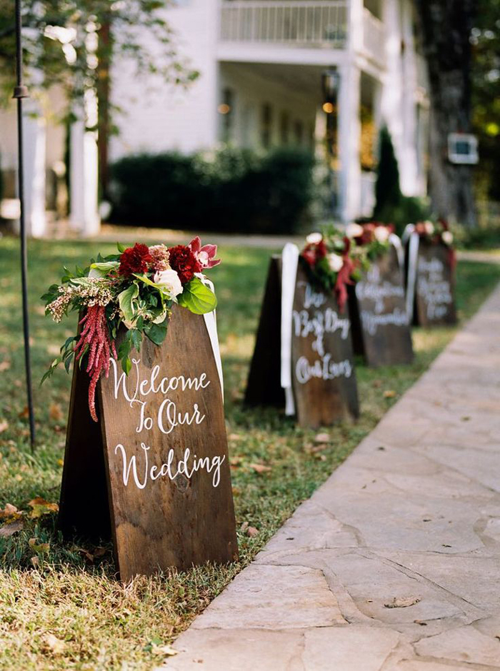 Wooden-Wedding-Signs-Outdoor-Wedding-Decoration