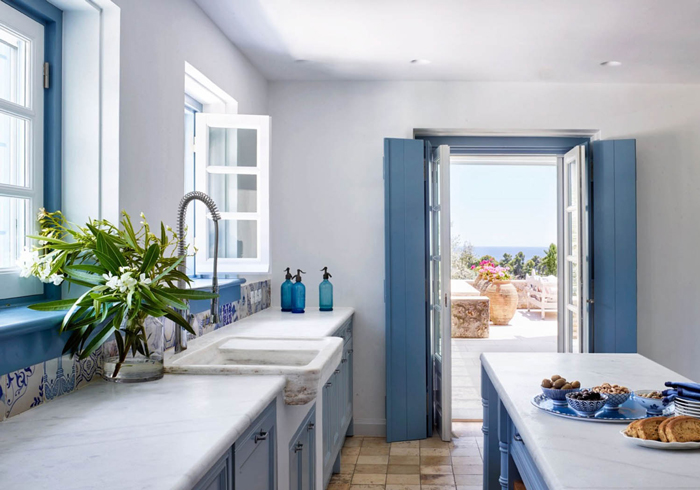mediterranean-blue-white-kitchen-greece-interior-design