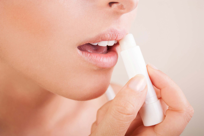 moisturizing-lips-how-to-be-more-seductive