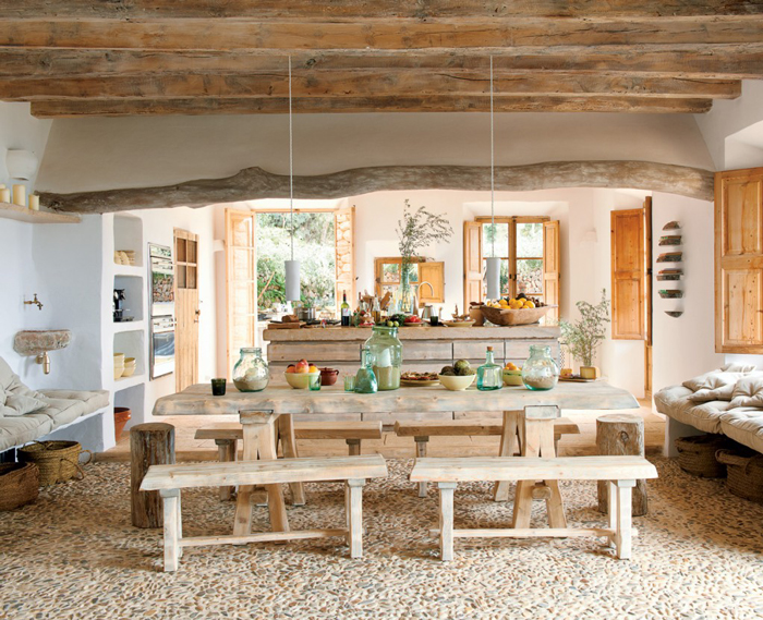 rustic-dining-room-in-mediterranean-style