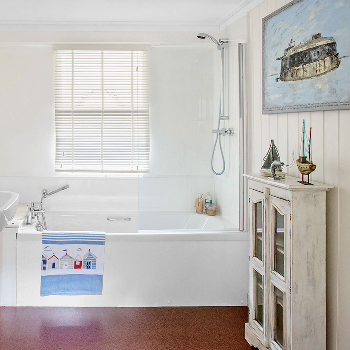 Nautical Bathroom-with-coastal-accessories-and-feel