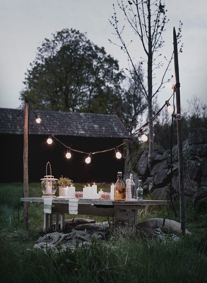 Backyard-Vintage-Decor-Ideas-Bulb-Lights