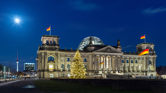 Berlin-Outdoor-Christmas-Lights-Christmas-Tree