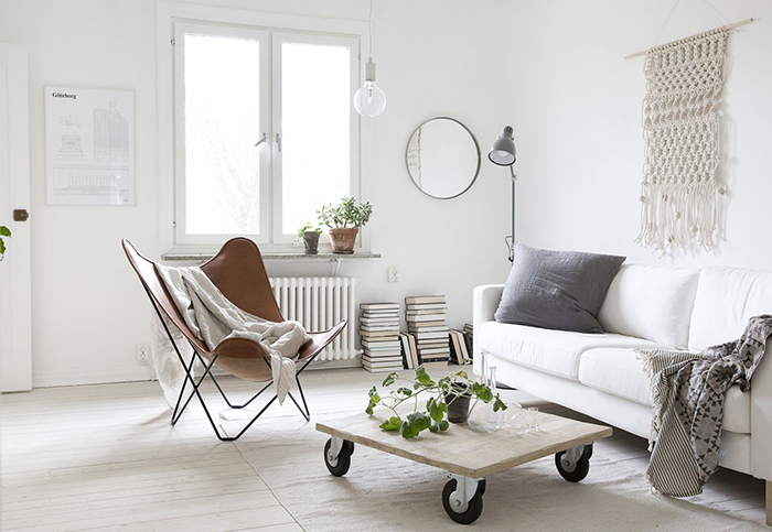 Cozy-Textiles-in-Minimalist-Home-Interior