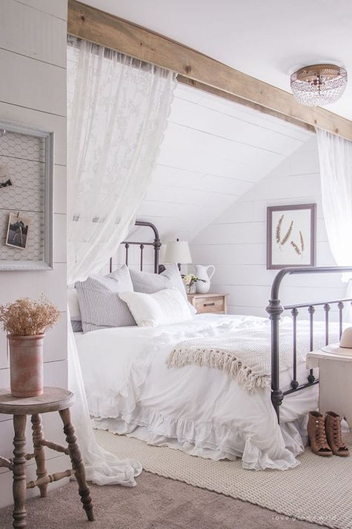 Cozy-Vintage-White-Bedroom-Ideas