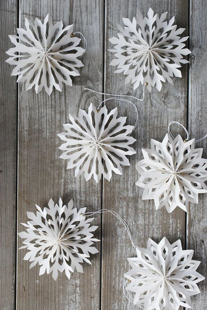 DIY-Paper-Snowflake-Christmas-Tree-Decor