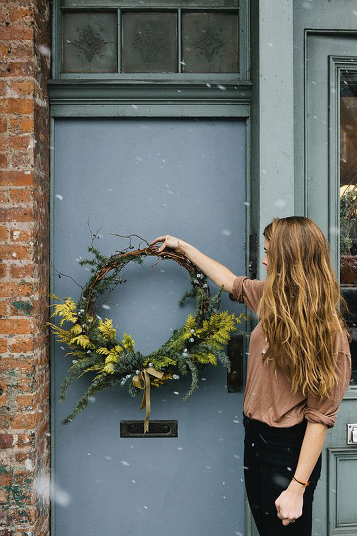 DIY-Wreath-Christnmas-Door-Decor-Inspiration