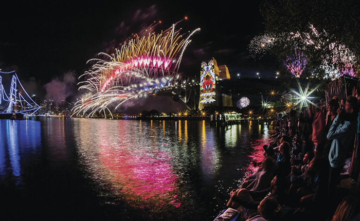 Fireworks-light-up-the-Sydney-Harbour-Bridge