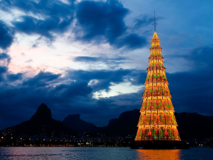 Rio-de-Janeiro-Big-Christmas-Tree-in-Water