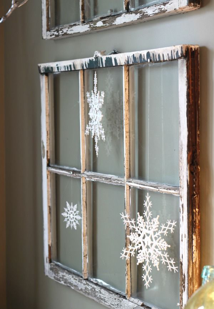 Snowflakes-in-frame-DIY-Holiday-Home-Decor