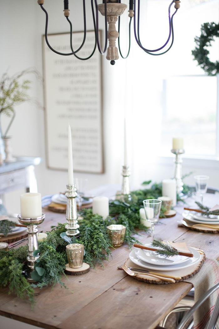 Christmas-Candles-Table-Decor