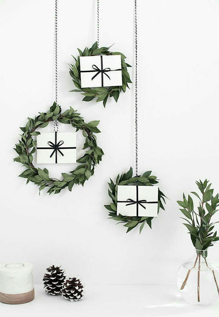 Christmas-DIY-Wall-Decor-Wreaths