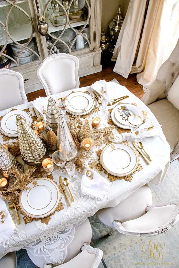 Glamorous-Gold-Christmas-Table-Decor-Inspiration