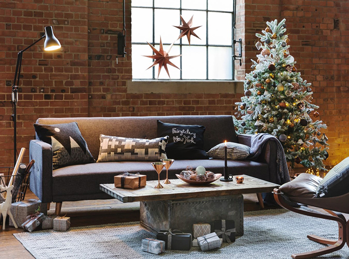 Industrial-Rustic-Living-Room-Christmas-Decor-Ideas