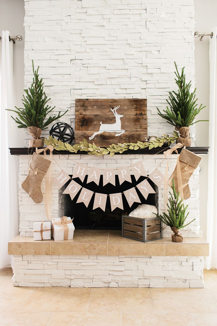 Rustic-Christmas-Ideas-Fireplace-Decor