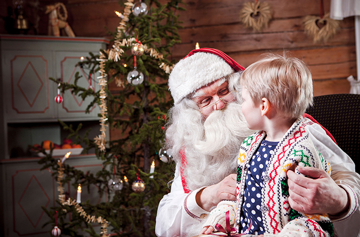 Santa-Claus-Visiting-Kids