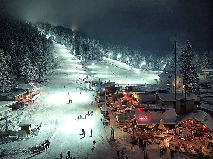 Ski-Resort-Bulgaria-Night-Ski-Slope-Borovets