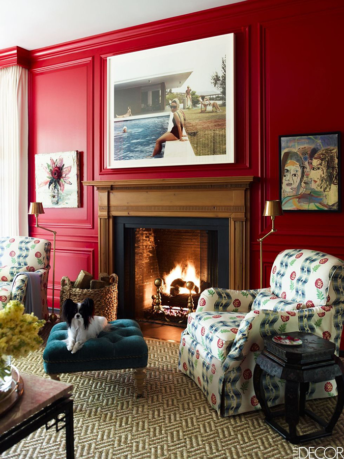 Small-Living-Room-in-Berry-Colors