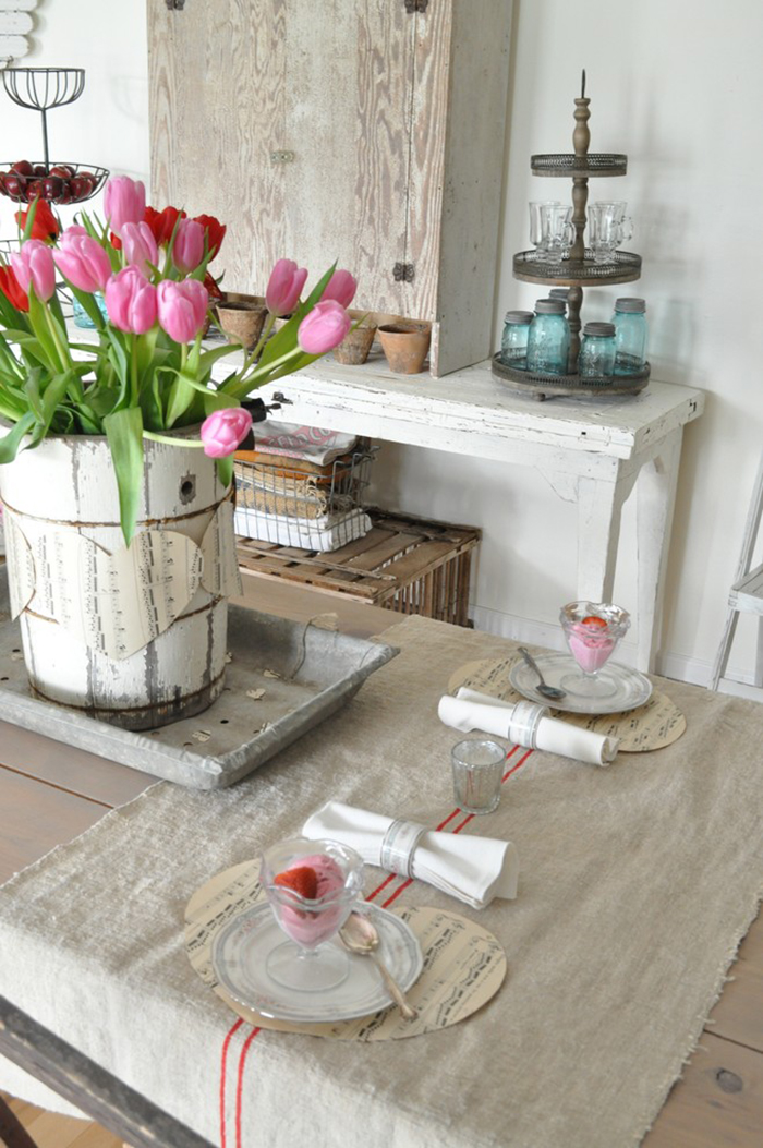 Valentines-day-vintage-table-with-flowers