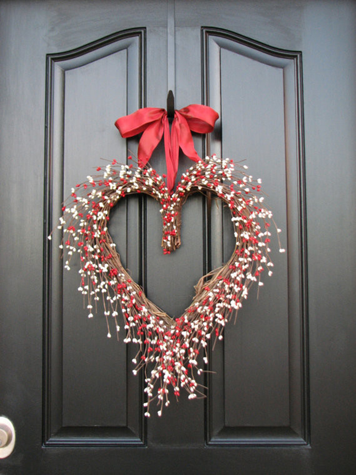 Valentines-day-wreath-on-the-front-door