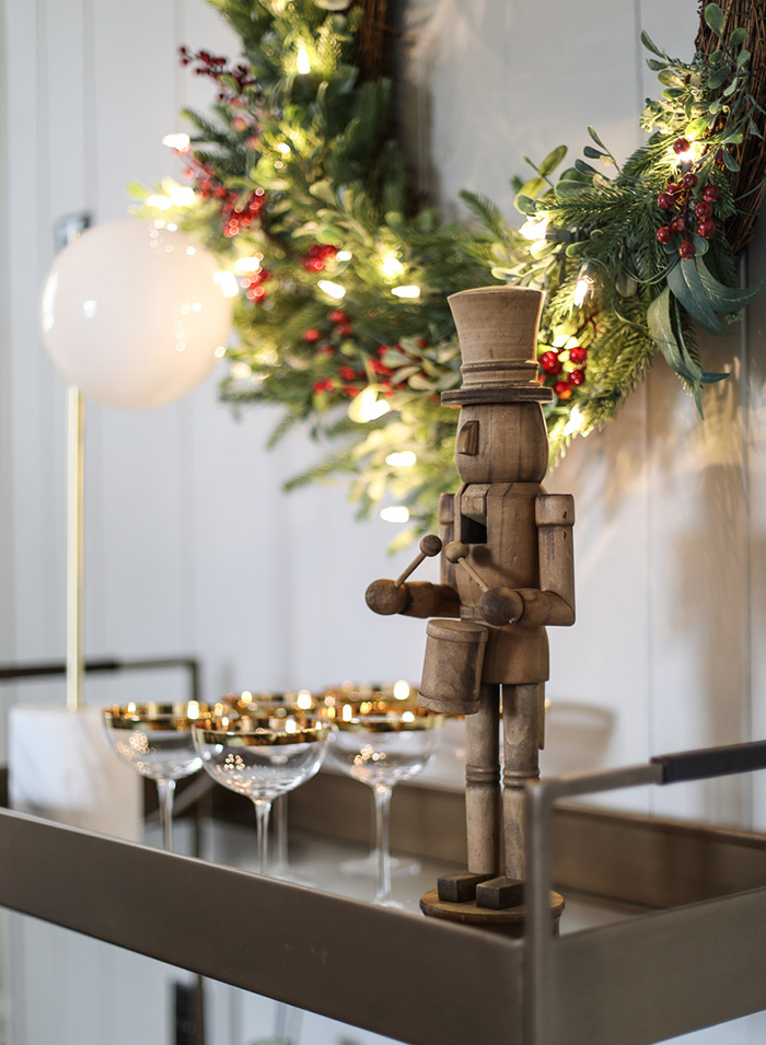 wood-nutcracker-rustic-Christmas-home-decor