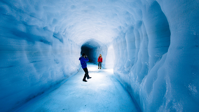 Exploring-Glaciers-in-Iceland-on-a-Honeymoon