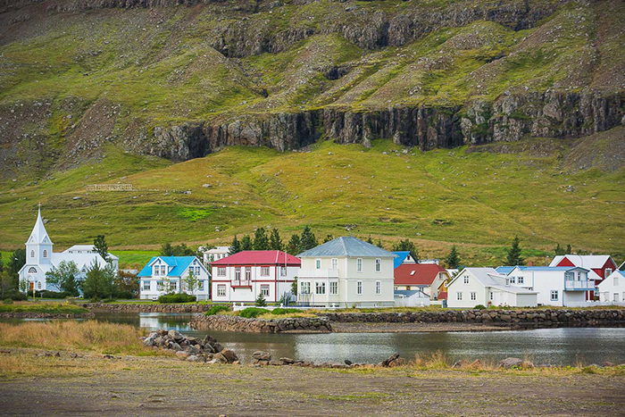 Road-trip-in-Iceland-Road-to-remember