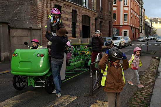 S'Cool-Bus---School-Bus-of-the-Future