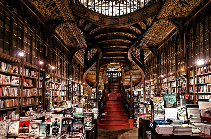 Livraria Lello Bookstore inside