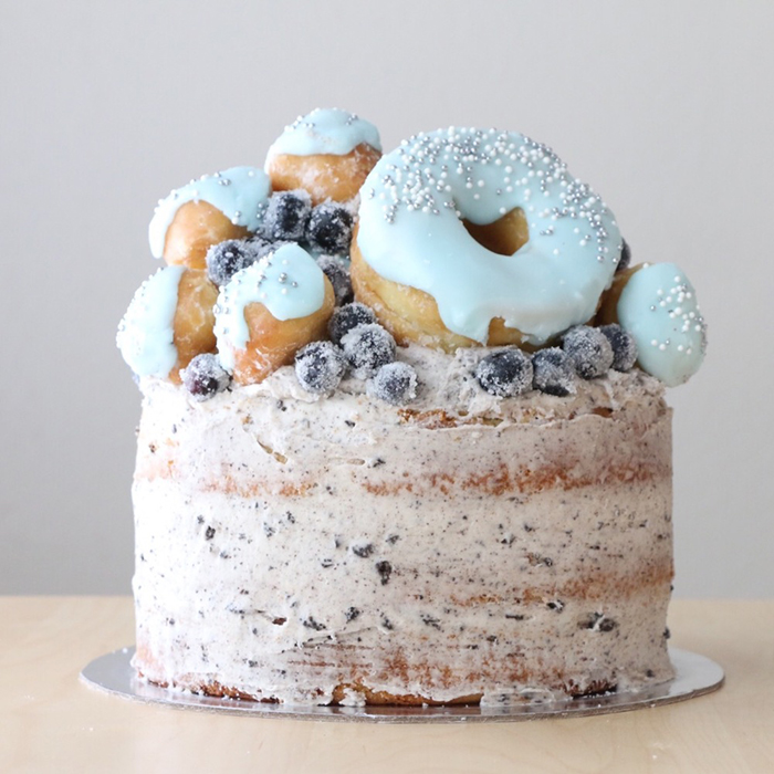 Donuts-and-blueberries-cake-ideas