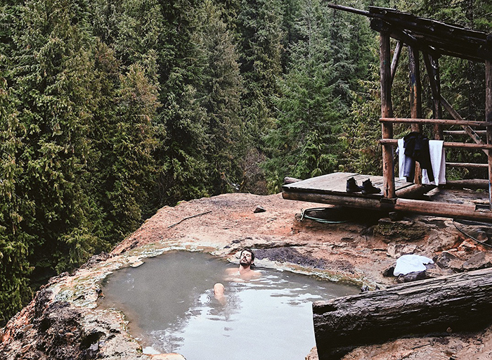 Enjoying-the-Hot-Springs--From-High-end-Resorts-to-Camping