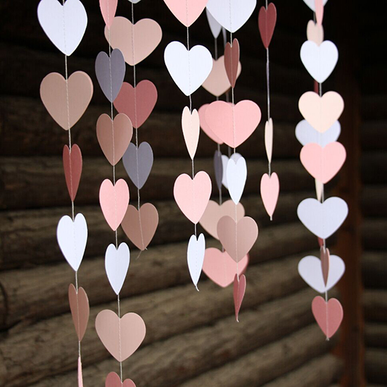 Hanging-St-Valentines-Day-Paper-Garland-Ideas