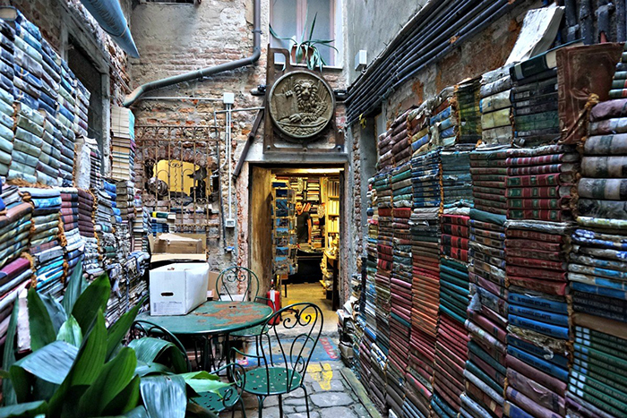 Libreria Acqua Alta rest place