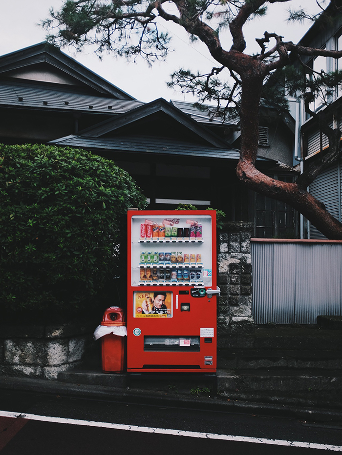 Lonely-vending-machines-in-japan