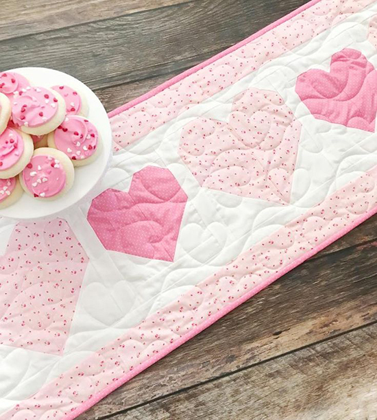 St-Valentine's-Day-Table-runner-ideas