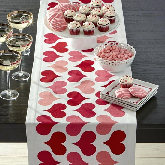 St-Valentine's-Day-table-runner