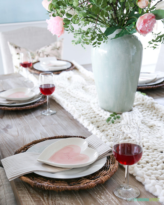 Valentine's-day-tablescape-ideas