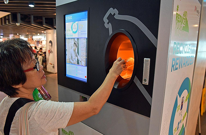 Vending-machine-for-cans-and-bottles-Singapore-recycling