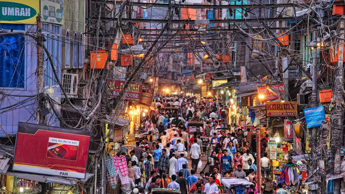 Delhi streets full of people