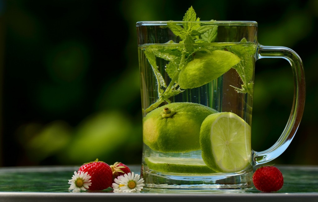 Detox water with lime