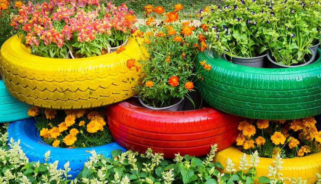 Tires used as flowers' holders