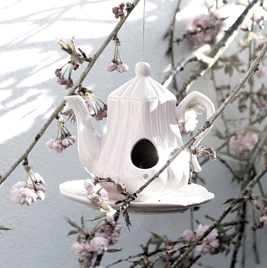 Modern and fancy kettle bird house 