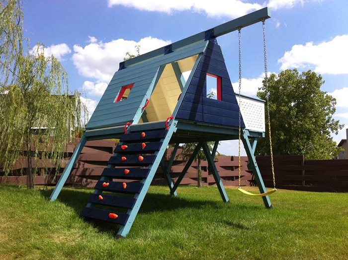 Play deck with swings placed in the patio 