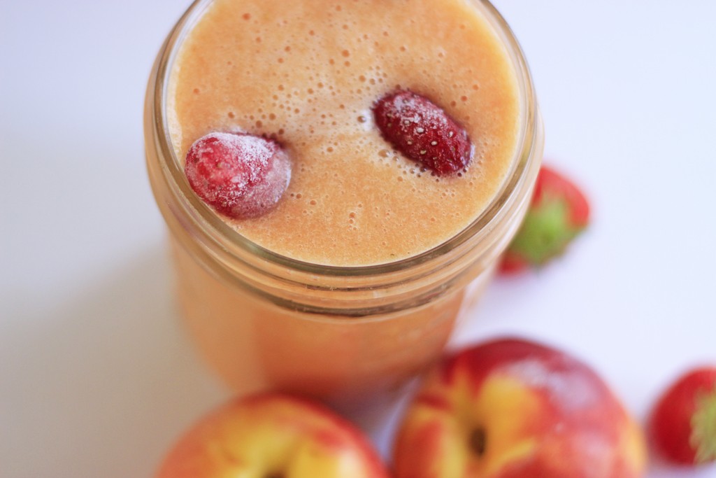 Strawberry and apples smoothie